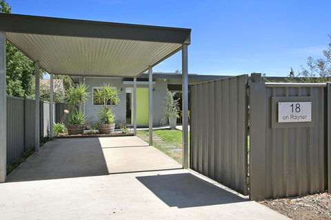 18 On Rayner - Swish Apartment Myrtleford - Tweed Heads Accommodation 2