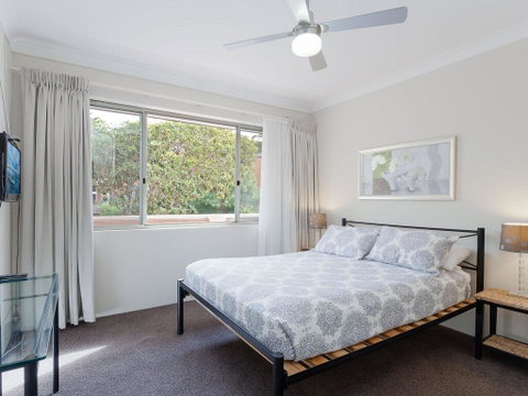 2 'Bronte Court' 17 Magnus Street - Air Con, Complex Pool And Centrally Located - Tweed Heads Accommodation 0