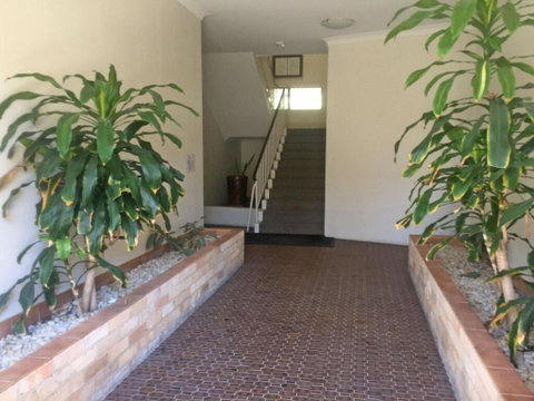2 'Bronte Court' 17 Magnus Street - Air Con, Complex Pool And Centrally Located - Tweed Heads Accommodation 1