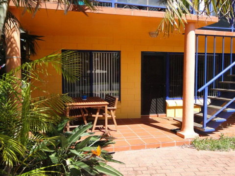 2 'Copacabana', 61 Sandy Point Road - Cute Unit With Water Views From The Balcony - Tweed Heads Accommodation 1