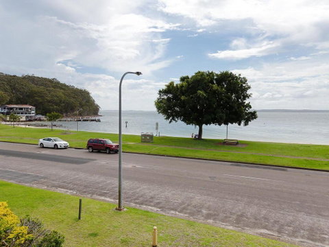 2 'Little Hut' 20 Kurrawa Close - Stunning Water Views Of Little Beach - Tweed Heads Accommodation 0