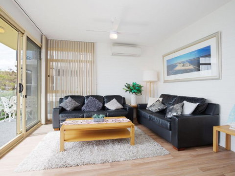 2 'Little Hut' 20 Kurrawa Close - Stunning Water Views Of Little Beach - Tweed Heads Accommodation 2
