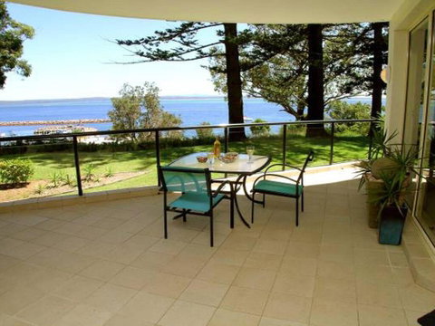 2 'Magnus Pines' 52-56 Magnus Street - Stunning Unit With Aircon, Water Views & Foxtel - Tweed Heads Accommodation 3