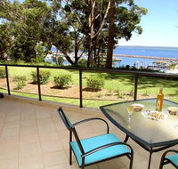 2 'Magnus Pines' 52-56 Magnus Street - stunning unit with aircon water views  foxtel - Tweed Heads Accommodation