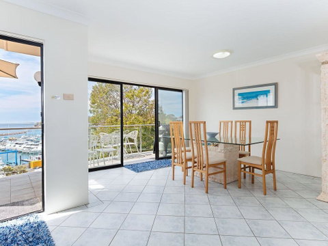 2 'Paradiso', 4 Laman Street - Beautiful Unit With Stunning Water Views & Pool - Tweed Heads Accommodation 2