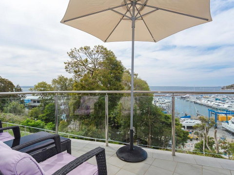 2 'Paradiso', 4 Laman Street - Beautiful Unit With Stunning Water Views & Pool - Tweed Heads Accommodation 0