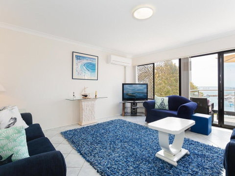 2 'Paradiso', 4 Laman Street - Beautiful Unit With Stunning Water Views & Pool - Tweed Heads Accommodation 3