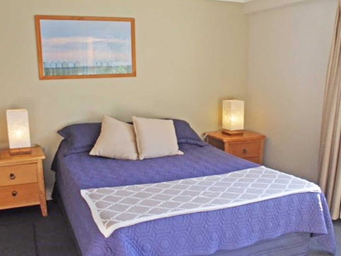 2 'Seashells' 21-23 Magnus Street - Pool , Lift , Aircon - Tweed Heads Accommodation 2