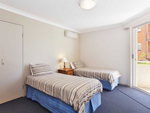 2 'Seashells' 21-23 Magnus Street - Pool , Lift , Aircon - Tweed Heads Accommodation 1