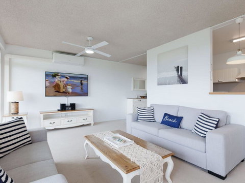 2 'The Helm' 22 Voyager Cl - Stunning Waterfront Unit With Air Conditioning - Tweed Heads Accommodation 3