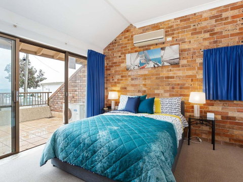 2 'Yachtsman Rest', 37 Victoria Parade - Foxtel, Aircon, Waterviews - Tweed Heads Accommodation 1