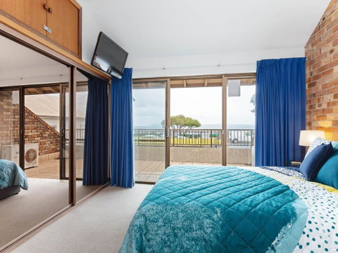 2 'Yachtsman Rest', 37 Victoria Parade - Foxtel, Aircon, Waterviews - Tweed Heads Accommodation 2