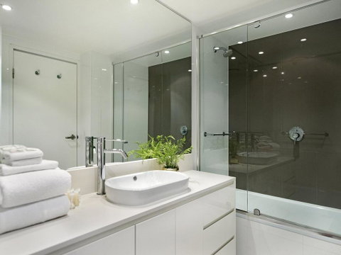 2 Bedroom Ocean View 27 Floors Above H-Residences - Tweed Heads Accommodation 2