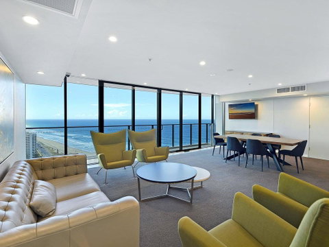 2 Bedroom Ocean View Apartment In Surfers Paradise - Tweed Heads Accommodation 3