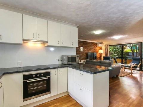 2 Bedroom St Lucia Apartment Close To UQ And CityCat - Tweed Heads Accommodation 1