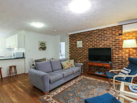 2 Bedroom St Lucia Apartment Close To UQ And CityCat - Tweed Heads Accommodation 0