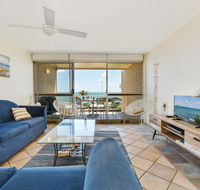 2 Bedroom Top Floor Unit - Ocean Views and Pool - Tweed Heads Accommodation