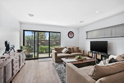 2 Bedroom Townhouse - Family & Corporate Bookings Only - Tweed Heads Accommodation 1
