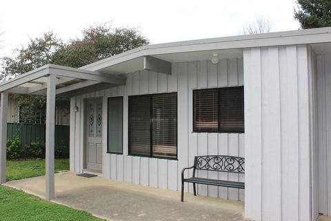 20 Toorak Rd, Bright - Tweed Heads Accommodation 1