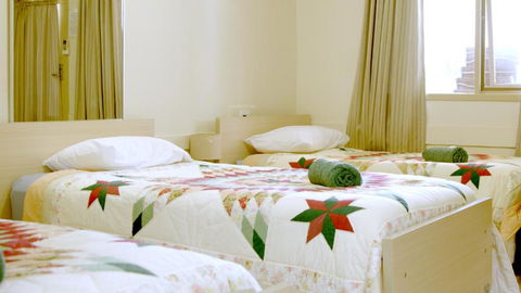 CATALINA Lake-front RETREAT - Tweed Heads Accommodation 3