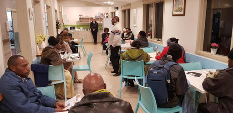 CATALINA Lake-front RETREAT - Tweed Heads Accommodation 4