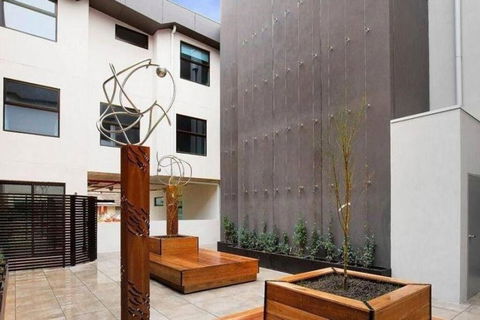 Caulfield Elegance: Chic Abode - Tweed Heads Accommodation 3
