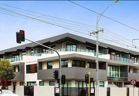 Caulfield Elegance: Chic Abode - Tweed Heads Accommodation 1