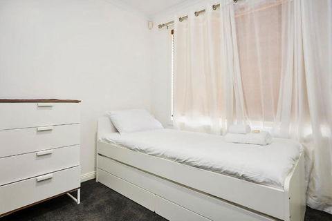 Contemporary Family Oasis In The Heart Of Newport - Tweed Heads Accommodation 1