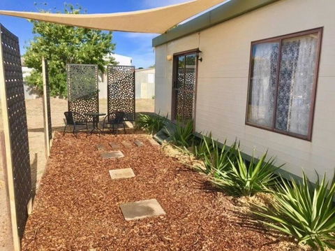 Cute Private Studio Flat With AIRCON! - Tweed Heads Accommodation 2