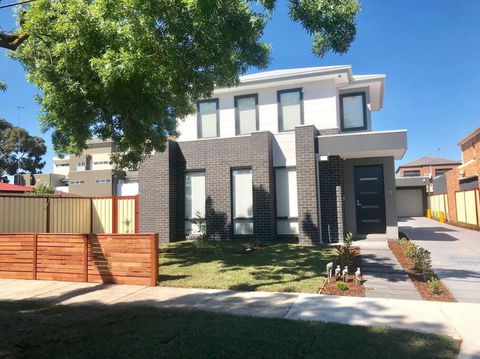 D110 Sweet Melon Super Stay-fantastic - Tweed Heads Accommodation 0