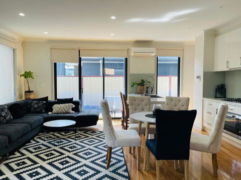 D110 Sweet Melon Super Stay-fantastic - Tweed Heads Accommodation 1