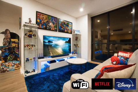 DC Vs Marvel Theme Ft Arcade Machine Pool Gym Sauna BBQ - Tweed Heads Accommodation 0