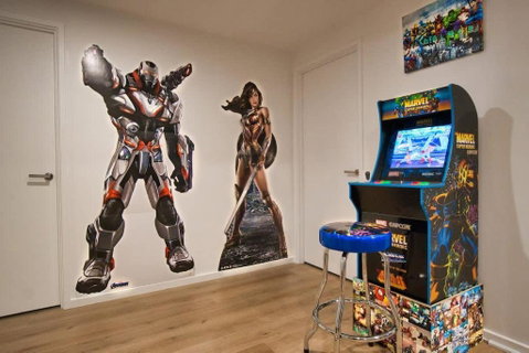 DC Vs Marvel Theme Ft Arcade Machine Pool Gym Sauna BBQ - Tweed Heads Accommodation 2