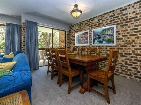 28 'Bay Parklands', 2 Gowrie Ave - Pool, Tennis + Stunning Views - Tweed Heads Accommodation 3