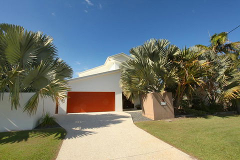 3 Bauhinia Crescent Marcoola - PET FRIENDLY, LINEN SUPPLIED, 500 BOND - Tweed Heads Accommodation 0