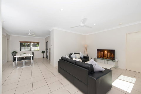 3 Bedroom Central Home - Tweed Heads Accommodation 2