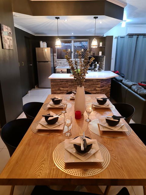 3 BEDROOM CITY ESCAPE - CHAMPAGNE STAYS Darwin - Tweed Heads Accommodation 2