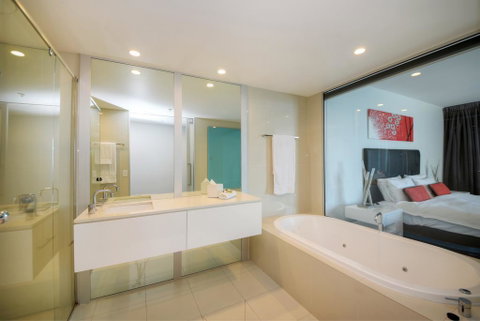3 Bedroom Ocean View Private Apartment In Surfers Paradise - Tweed Heads Accommodation 3