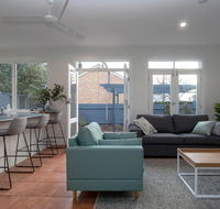 3BR Cottage With Parking Close To Adelaide CBD - Tweed Heads Accommodation