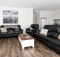 4 Bedroom Inner City Townhouse - SLEEPS 9  - Tweed Heads Accommodation