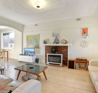 4 MONTROSE AVE - retro home in the heart of town - Tweed Heads Accommodation