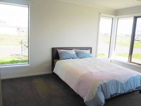 5Bed 2Bath Family House In Werribee - Tweed Heads Accommodation 2