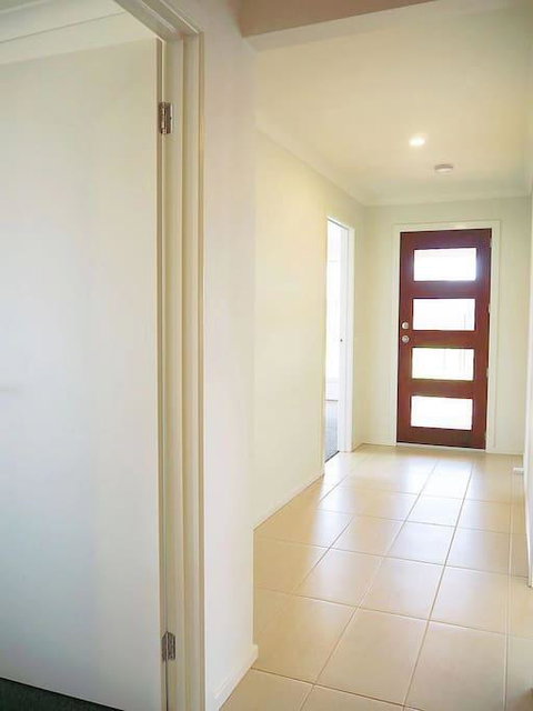 5Bed 2Bath Family House In Werribee - Tweed Heads Accommodation 3