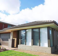 5Bed 2Bath Family House in Werribee - Tweed Heads Accommodation