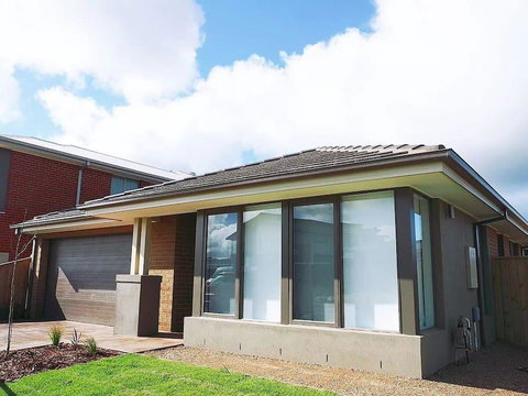 5Bed 2Bath Family House In Werribee - Tweed Heads Accommodation 0