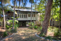 6 Satinwood Drive - Rainbow Shores Stylish Beach House Free WiFi