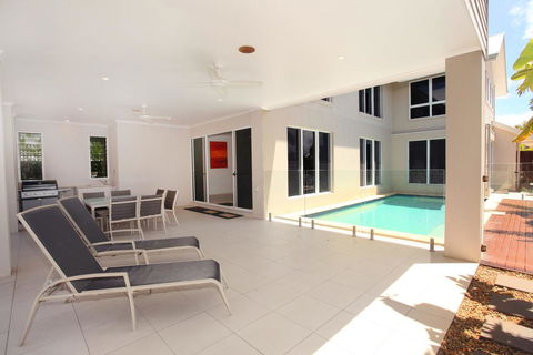 60 Beachway Parade, Marcoola, 500 BOND, Linen Supplied - Tweed Heads Accommodation 2