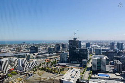A Cozy CBD Suite With Spectacular City Views - Tweed Heads Accommodation 2