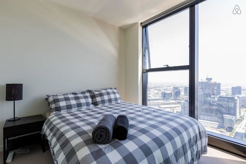 A Cozy CBD Suite With Spectacular City Views - Tweed Heads Accommodation 1