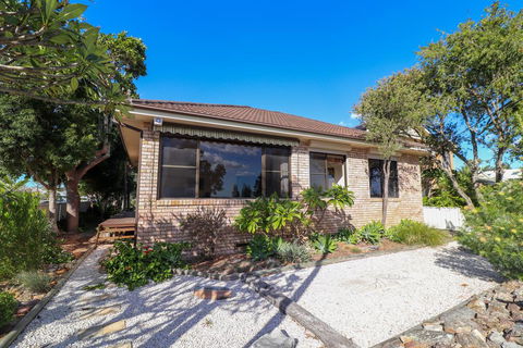 A Reflection On The Lake - Tweed Heads Accommodation 0